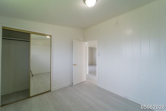 Building Photo - Available Now! 3 BD / 1.5 BA / 2 carport parking in Wahiawa