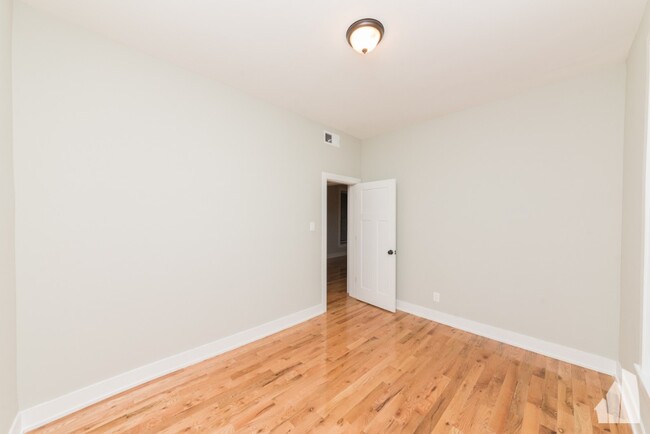 Building Photo - 627 oakdale-3
