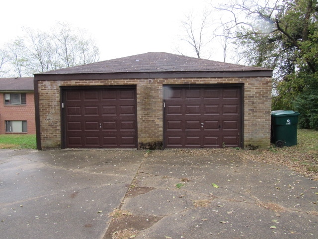 Detached Garage - Elbron Host LLC