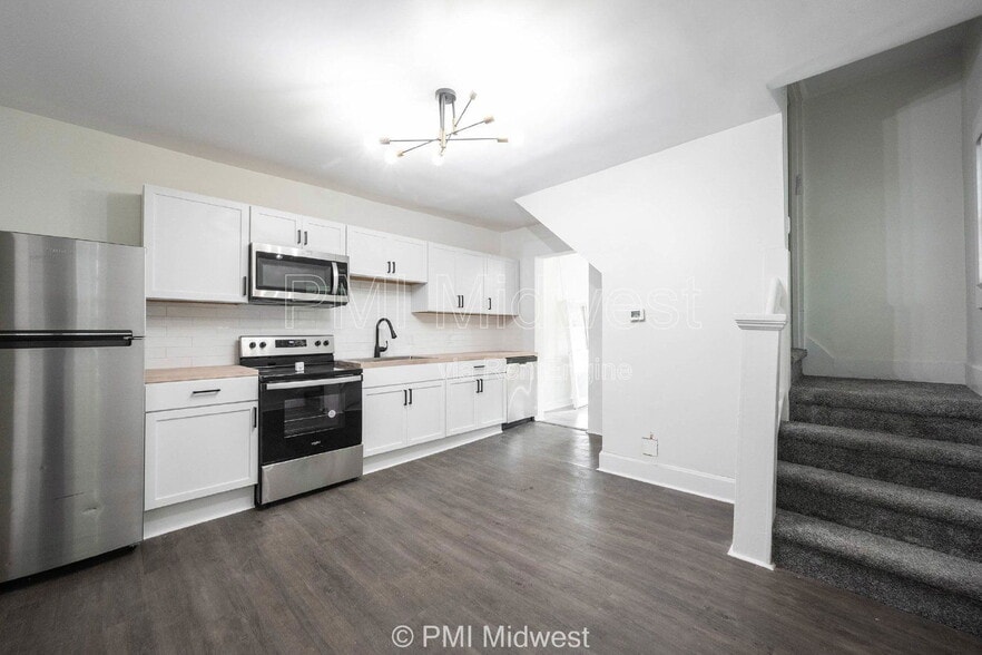 Building Photo - 426 N Bradley Ave