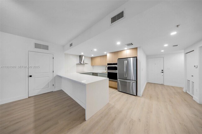 Building Photo - 170 SE 14th St