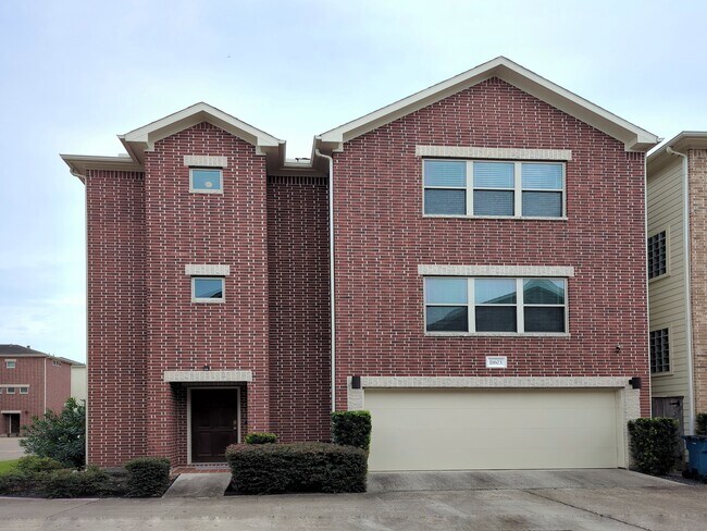 Primary Photo - 11603 Main Spruce Dr