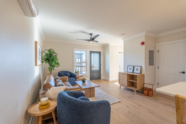 Building Photo - 815 Lafayette Rd