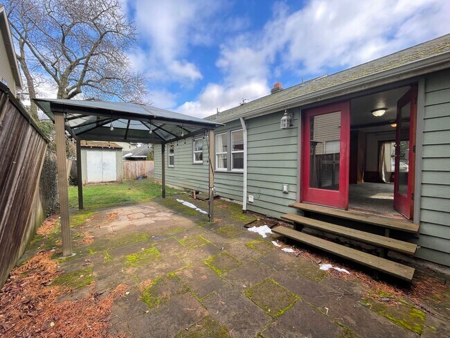 Building Photo - Cute Classic 1950s 2 Bd 1 Ba House + Bonus Room w/ Washer & Dryer, AC and Fenced Spacious Yard!