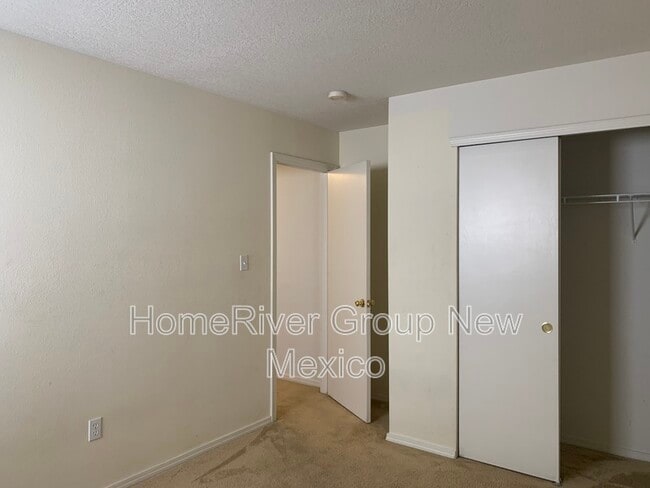 Building Photo - 915 Blackbird Dr SW
