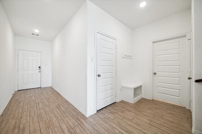 Building Photo - 23007 Forebear Dr