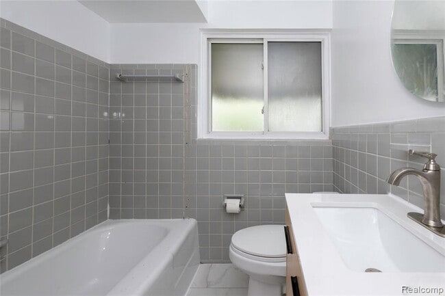 Building Photo - 26211 Linwood St