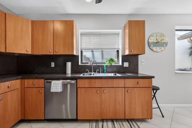 Building Photo - 870 NW 32nd Ave