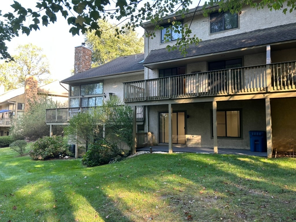 Rear of property, showing how end unit is set back - 443 Lynetree Dr