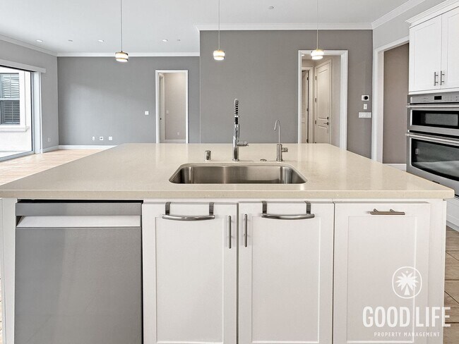 Building Photo - Stunning 3Bd/3.5Ba Home in Irvine w/Large Patio, Modern Design and 2 Master Suites!