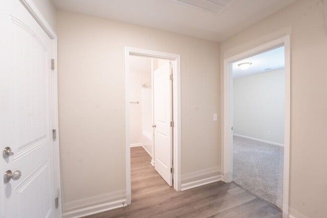 Building Photo - 257 Cromer St