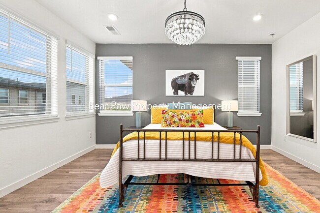 Building Photo - "Discover Spacious Elegant House in Morrison!