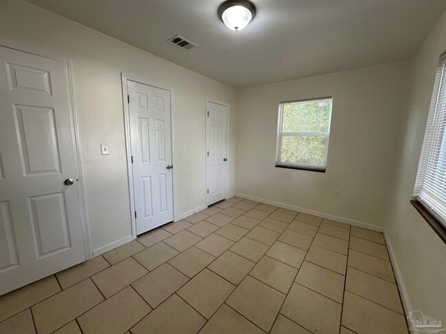 Building Photo - 120 Holmes Dr