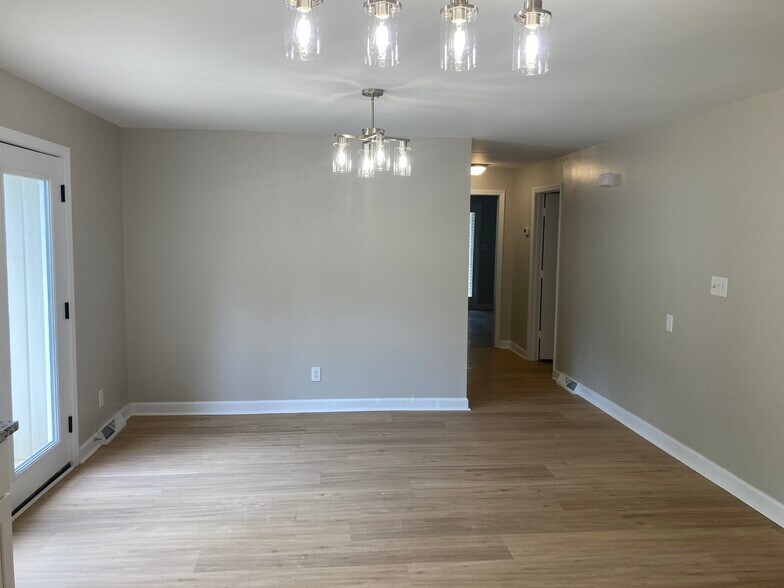 Dinning area - 1200 S Highland Ave