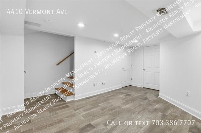Building Photo - 4410 Vermont Ave