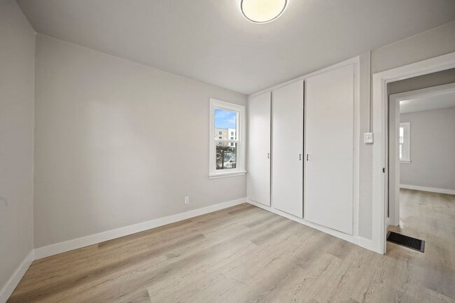 Building Photo - Enjoy a move-in ready home with brand new ...