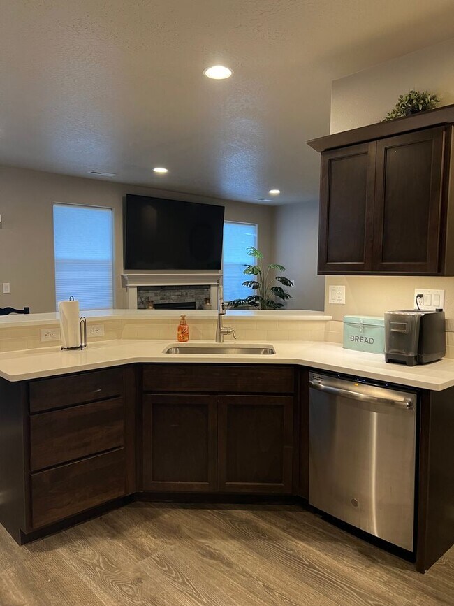 Building Photo - Home in Hayden North!