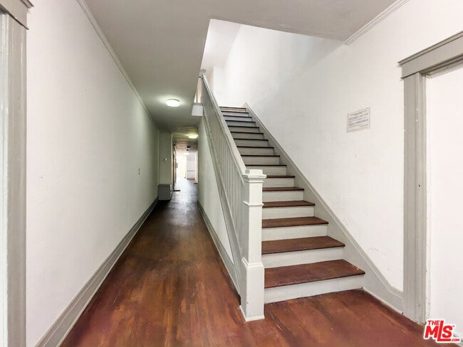 Building Photo - 908 Normandie Ave