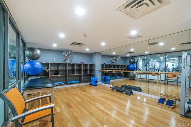 Building Photo - 10 City Pl