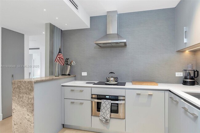 Building Photo - 325 Ocean Dr