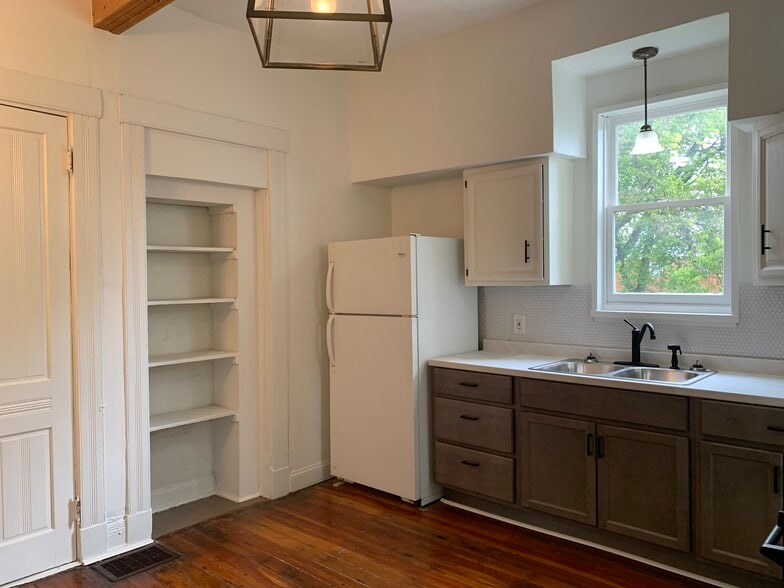 Building Photo - 3042 Gilbert Ave