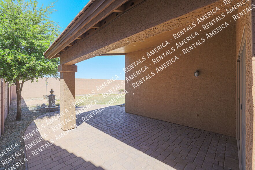 Building Photo - 3050 E Cherry Hills Pl