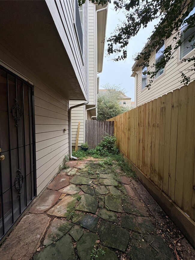 Building Photo - 2614 Enclave At Shady Acres Ct