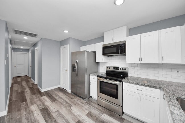 Building Photo - 618 Maple Way St