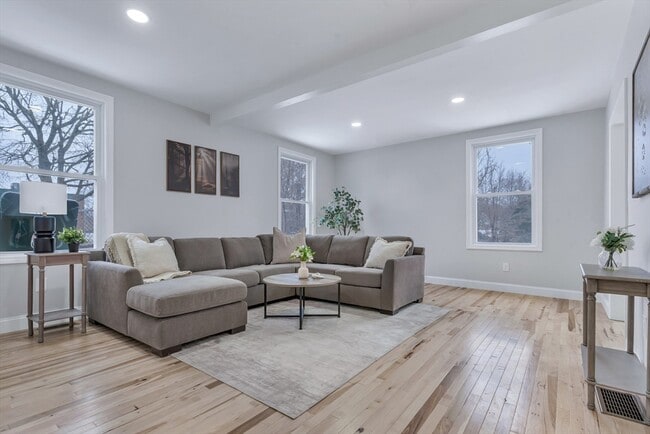 Building Photo - 73 Walnut St