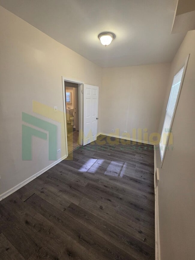 Building Photo - Spacious 3-Bedroom Home with Modern Updates and Great Outdoor Space