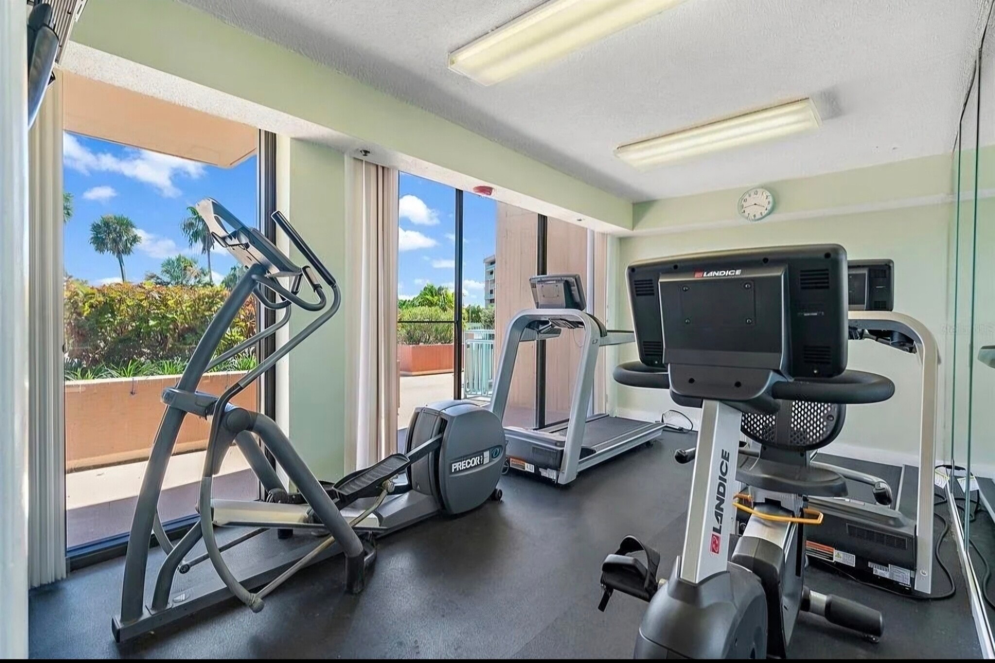 Building Photo - 1 Key Capri