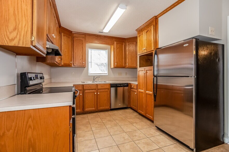 Building Photo - 4980 Valley Trail Ct