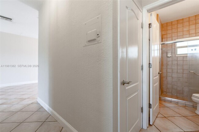 Building Photo - 2225 NE 123rd St