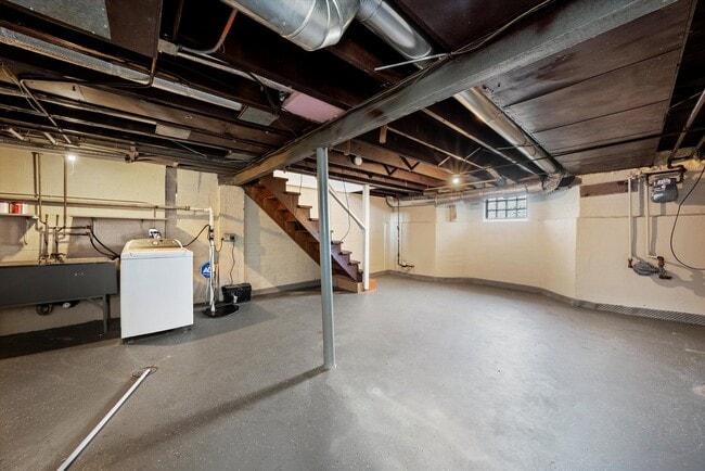 Building Photo - 1380 Wentworth Ave