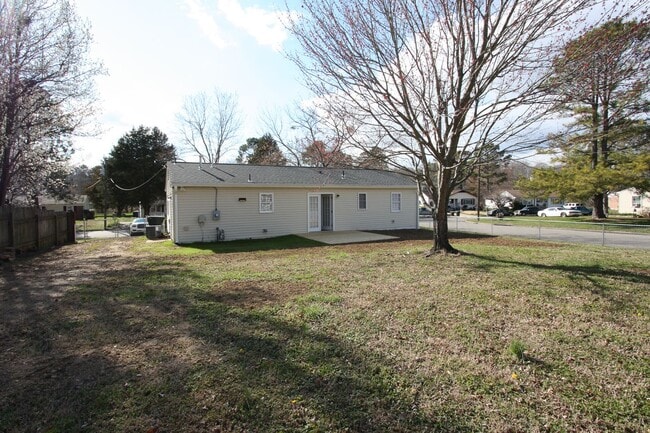 Building Photo - 5598 Patricia Dr
