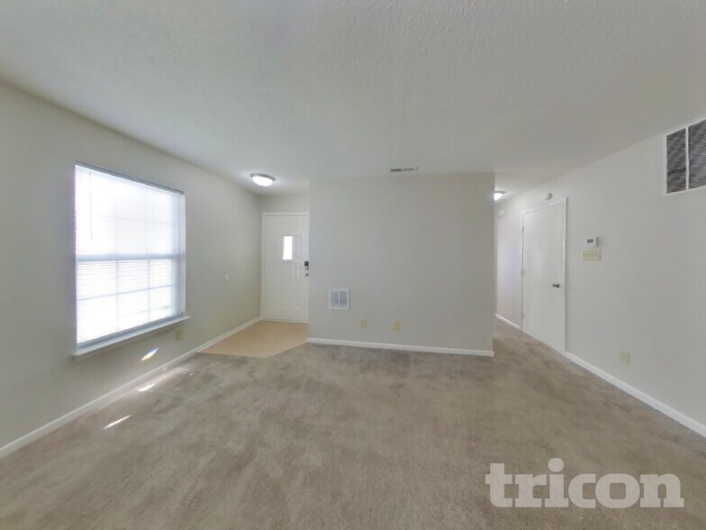 Building Photo - 2414 Summerwood Ln