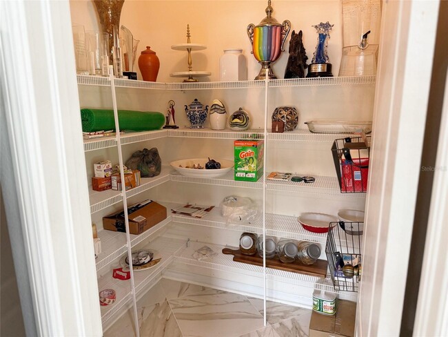 Building Photo - 12236 Fairlawn Dr