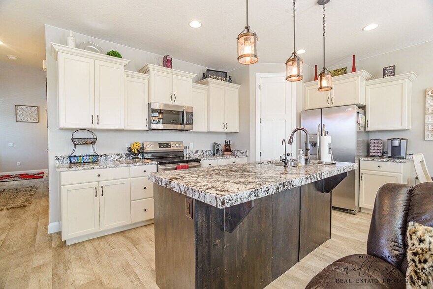 Building Photo - 325 N Red Stone Rd