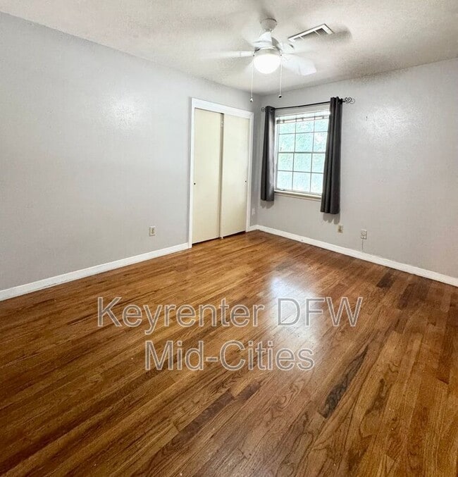 Building Photo - 2505 Crestview Cir