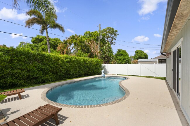 Building Photo - 3238 SW Constellation Rd