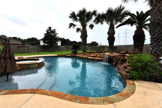 Building Photo - 19439 Suffolk Hollow Ln