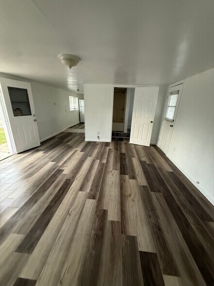 Building Photo - 9022 State Highway 99E