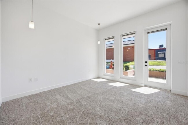 Building Photo - 100 N Dewey St