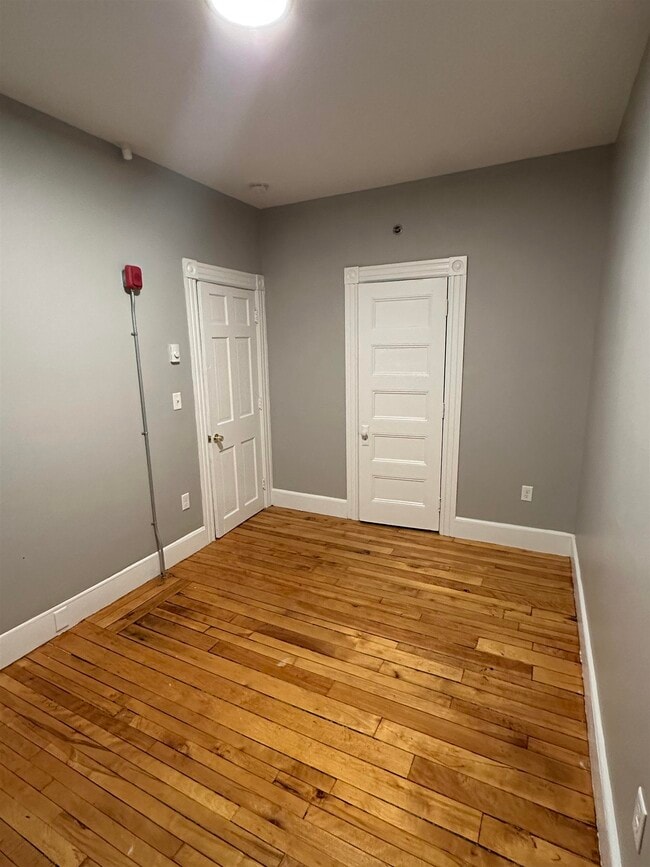 Building Photo - 4 N State St