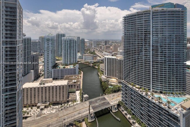 Primary Photo - 465 Brickell Ave