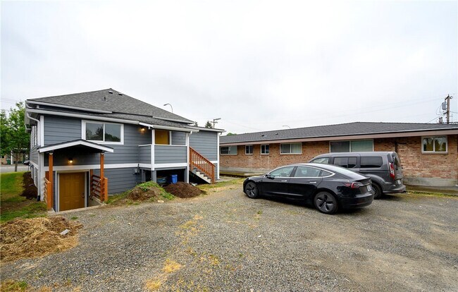 Building Photo - 211 Park Ave N