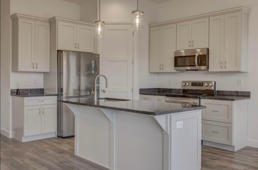 Building Photo - 4729 S Lucy Ln