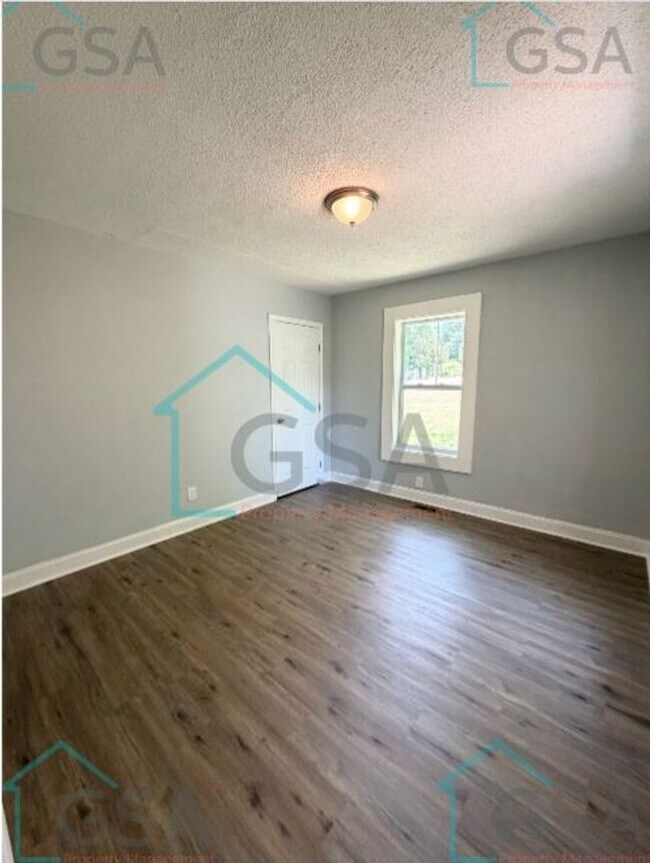 Building Photo - 2 Bedroom 2 Bath Available!