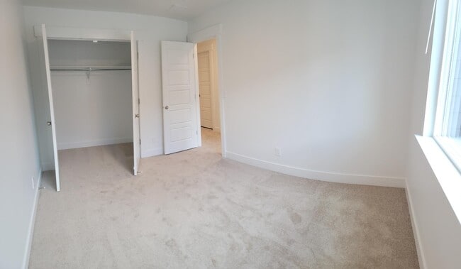 Building Photo - 13612 S Vernet Dr