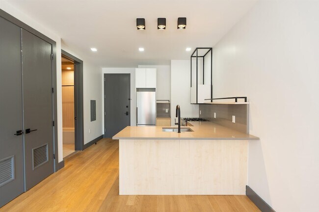 Building Photo - 424 Arlington Ave